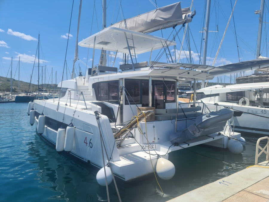 Photo #1 - Bali 4.6 OPEN SPACE ( 7 cabins, SOUNTLESS GENERATOR , WATER MAKER , SOLAR PANEL , A/C 6 UNITS , WATERMAKER, DISHWASHER , BOTTLE WATER TO FREEZER, TV E (ANAFI - Fully Equipped) en Olympic Marina - 20871