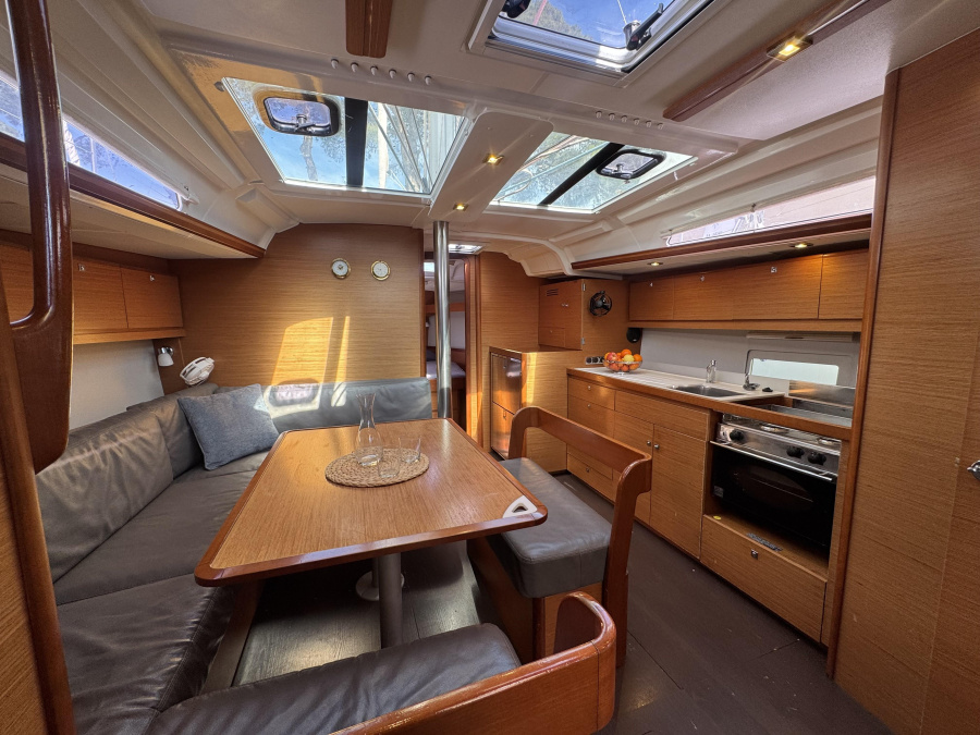 Interior image - 2