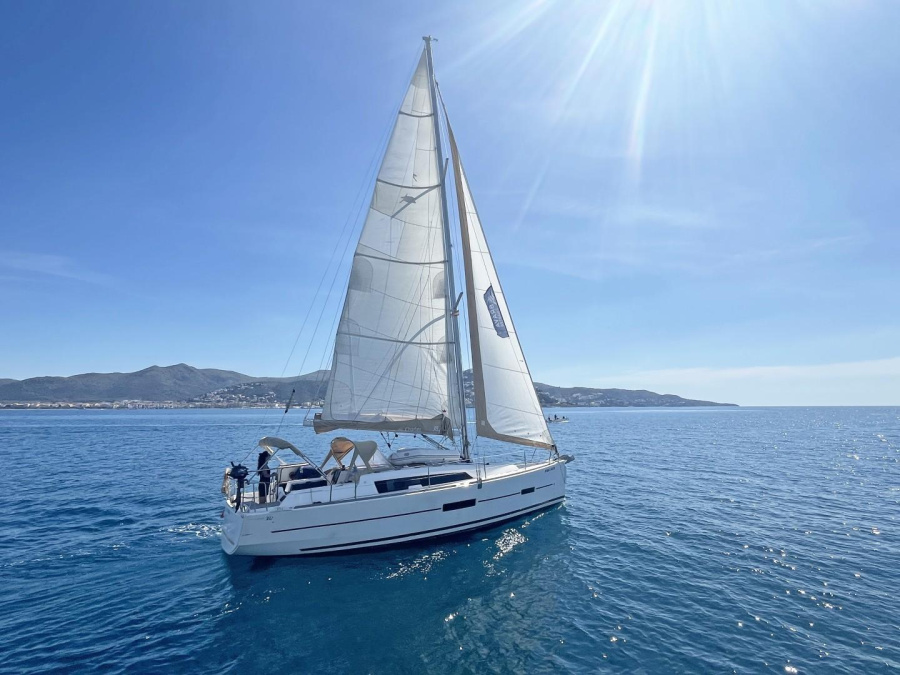 Photo #1 - Dufour 382 GL - 3+1 CABINAS / 2 BAÑOS / 10 PAX (Gala) en Port Roses - 15210
