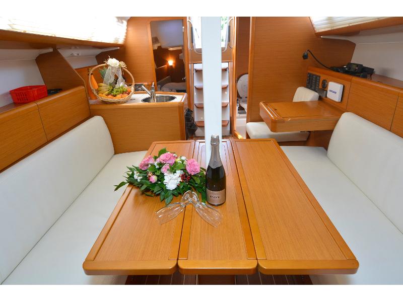 Interior image - 1