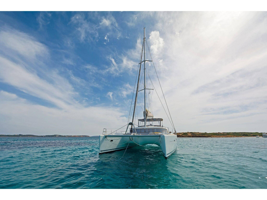 Photo #1 - Lagoon 500 (Mystique II(Owner Version Refit 2021)) en Alimos Marina - 24726