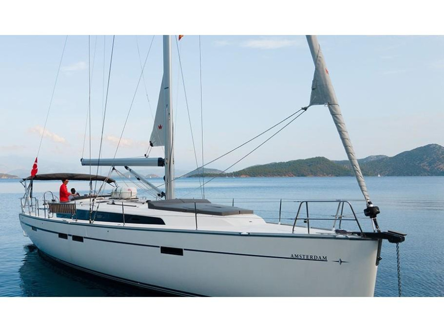Photo #1 - Bavaria Cruiser 46 (AMSTERDAM) en Yacht Classic Hotel - 13485