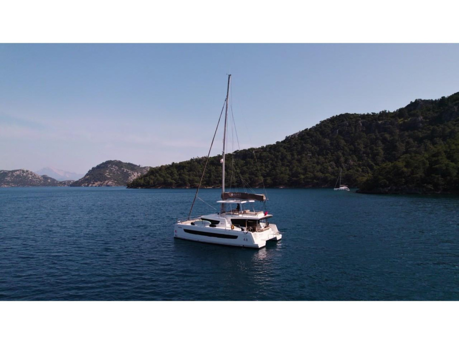 Photo #1 - Bali 4.8 (PAGORA) en Yacht Classic Hotel - 23774