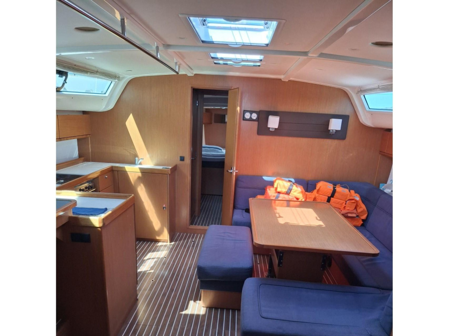 Interior image - 1