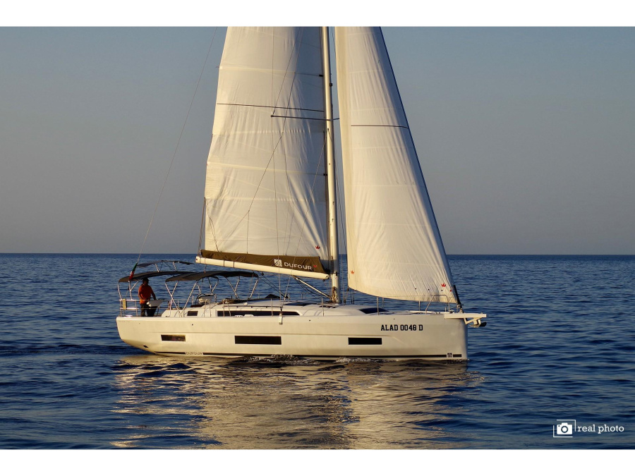 Photo #1 - Dufour 470 (Clelia - Water maker, Solar Panel) en Marina - 25366