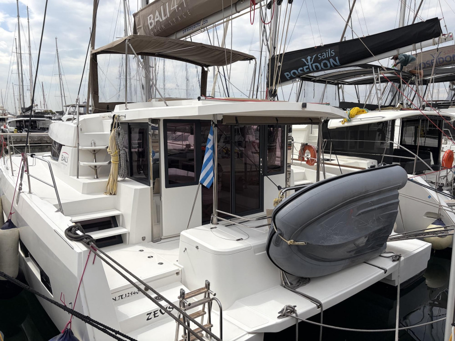 Photo #1 - Bali 4.1 (Zeus) en Alimos Marina - 64413