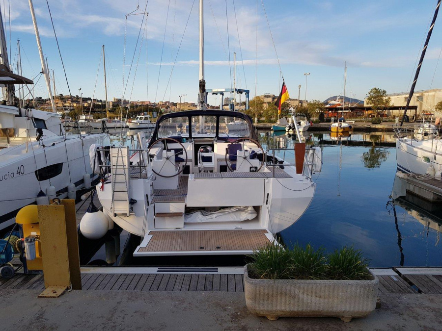 Photo #1 - Bavaria C45 Holiday (LUSH LIFE) en Marina Punat - 25738