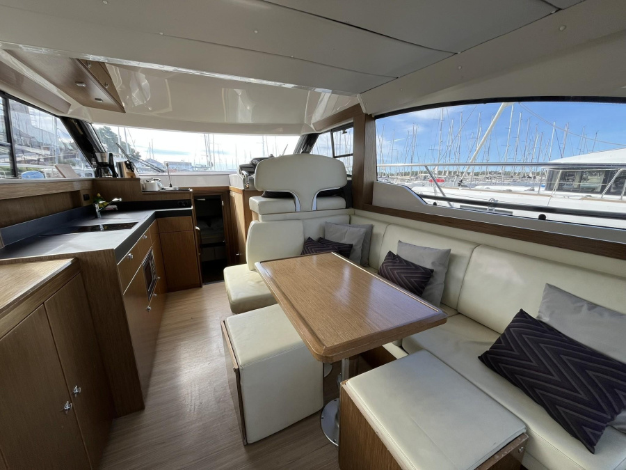 Interior image - 2