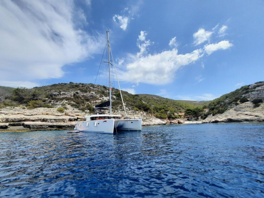 Photo #1 - Lagoon 450 F - 4 + 2 cab. (Adriatic Cheetah) en Marina - 27818