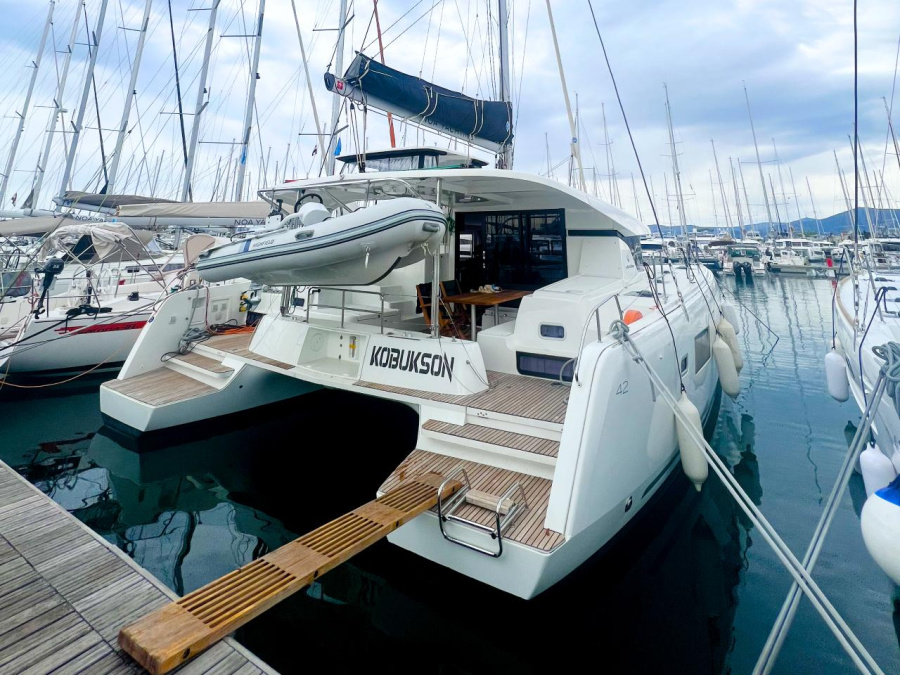 Photo #1 - Lagoon 42 - 4 + 2 cab. (Kobukson) en Marina - 28454