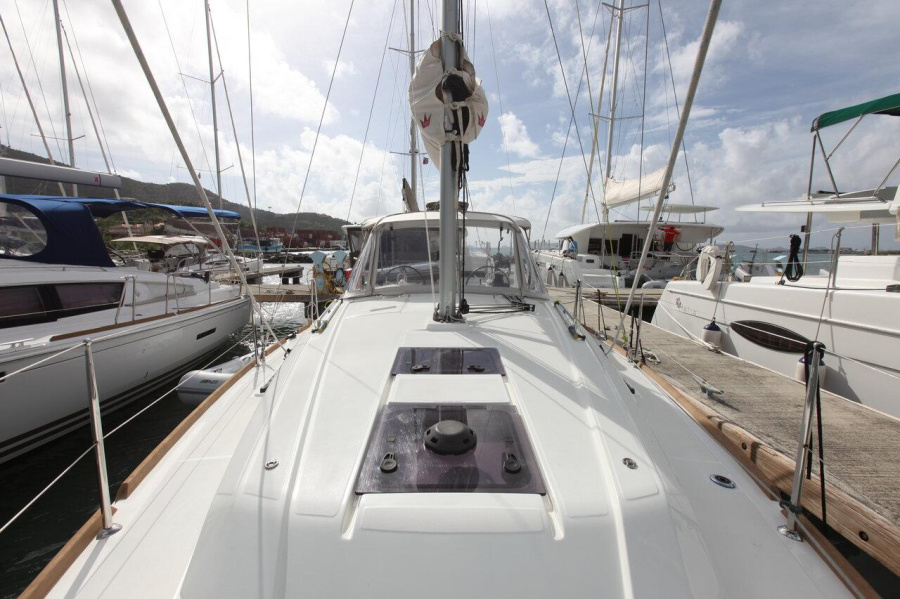 Photo #1 - Oceanis 35.1 - 2 cab. (Cozmo) en BVI, Tortola, Ritter House Marina - 29088