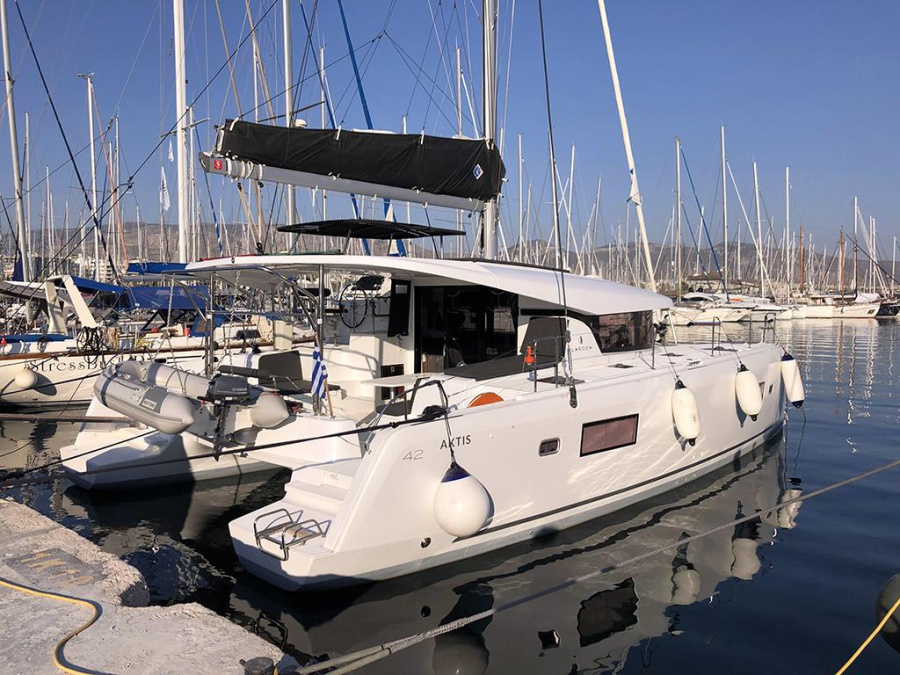 Photo #1 - Lagoon 42 - 4 + 2 cab. (Aktis) en Athens, Alimos marina - 29438