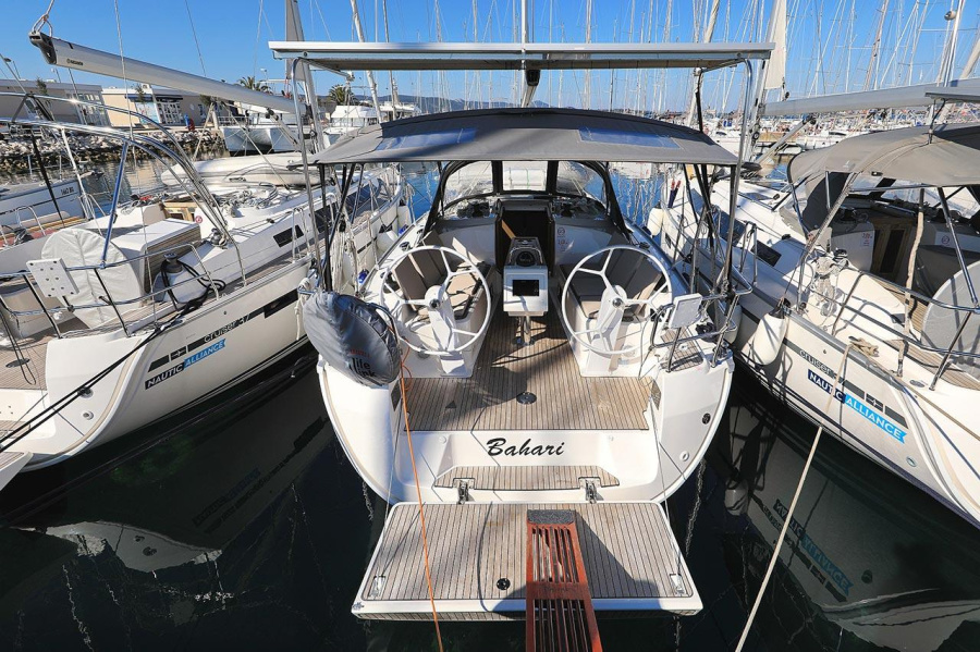 Photo #1 - Bavaria Cruiser 37 - 3 cab. (Bahari) en ACI Marina - 29651