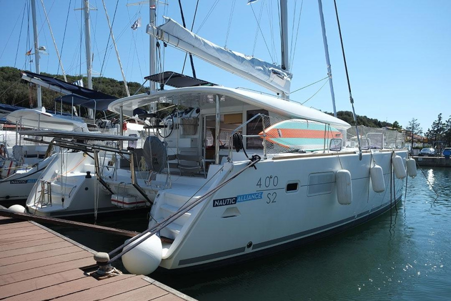 Photo #1 - Lagoon 400 S2 - 4 + 2 cab. (Yolamare) en Marina Tehnomont Veruda - 29665
