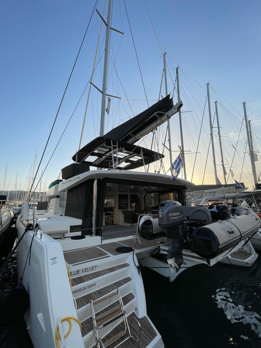 Photo #1 - Lagoon 52 F - 6 + 2 cab. (Blue Velvet) en Lefkas main port - 29671