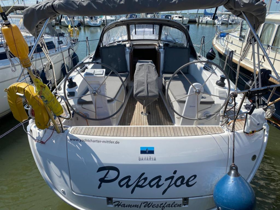 Photo #1 - Bavaria Cruiser 37 - 3 cab. (Papajoe) en Ijsselmeer/ Haven - 29711