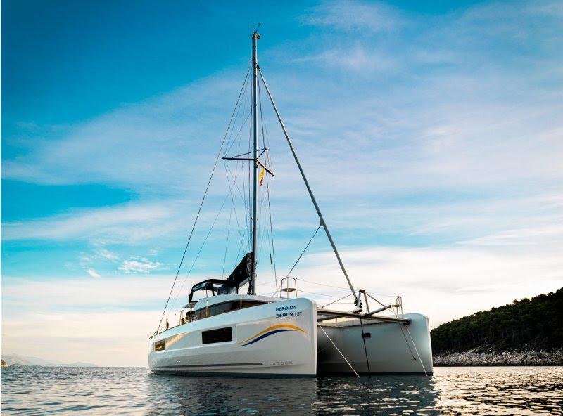 Photo #1 - Lagoon 40 - 4 + 2 cab (Heroina) en ACI Marina - 29762