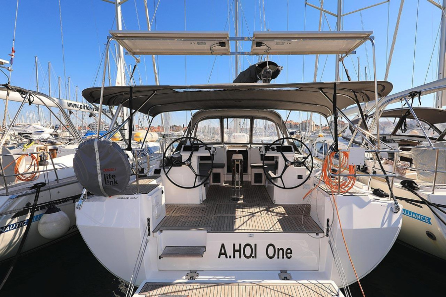 Photo #1 - Bavaria C45 Holiday (A.HO.I. one) en Marina Kornati - 29815