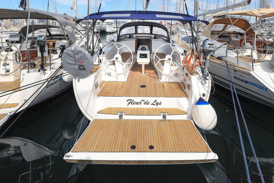 Photo #1 - Bavaria Cruiser 41 - 3 cab. (Fleur de Lys) en Marina Hramina - 29850