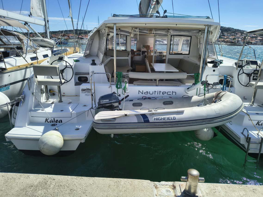 Photo #1 - Nautitech 40 Open - 4 + 2 cab. (Kalea) en Marina Hramina - 30142