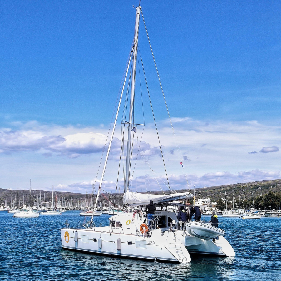 Photo #1 - Lagoon 380 - 4 + 2 cab. (Xenia) en Marina Punat - 30297