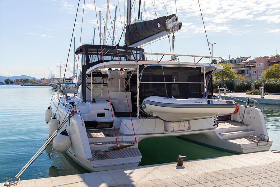 Photo #1 - Lagoon 42 - 4 + 2 cab. (Dioni) en Main Port - 30751