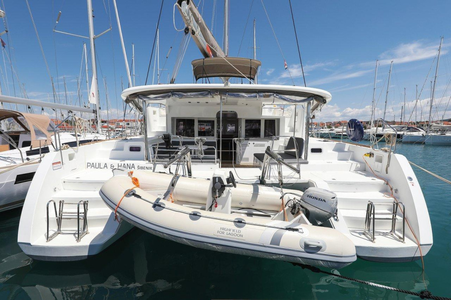 Photo #1 - Lagoon 450 - 4 + 2 cab. (Fortuna) en Marina - 30802