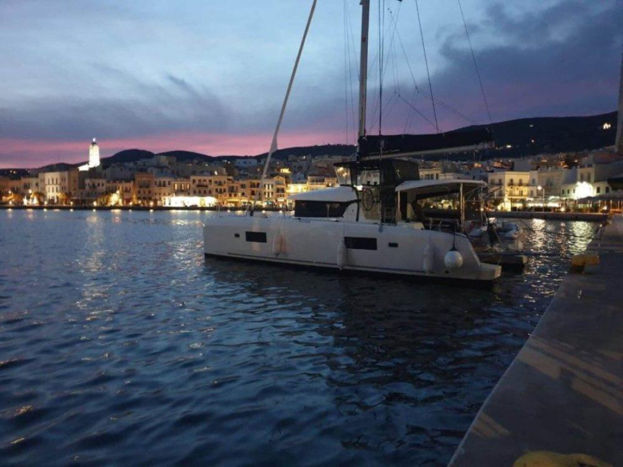 Photo #1 - Lagoon 42 - 4 + 2 cab. (All In) en - Olympic Marine - 30855