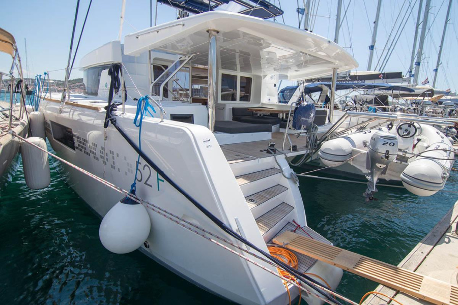 Photo #1 - Lagoon 52 F - 5 + 2 cab. (Costabella) en Seychelles, Eden Island Marina - 30919