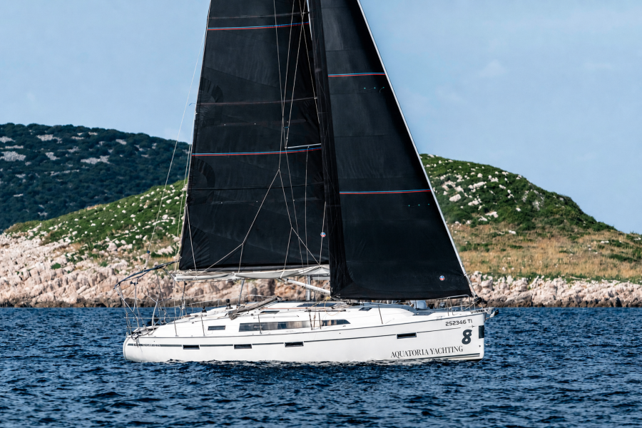 Photo #1 - Bavaria Cruiser 41S (Blackstar) en Marina - 31378