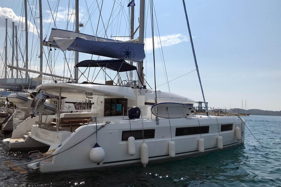 Photo #1 - Lagoon 450 F - 4 + 2 cab. (Cristal) en Conch Inn Marina - 31474
