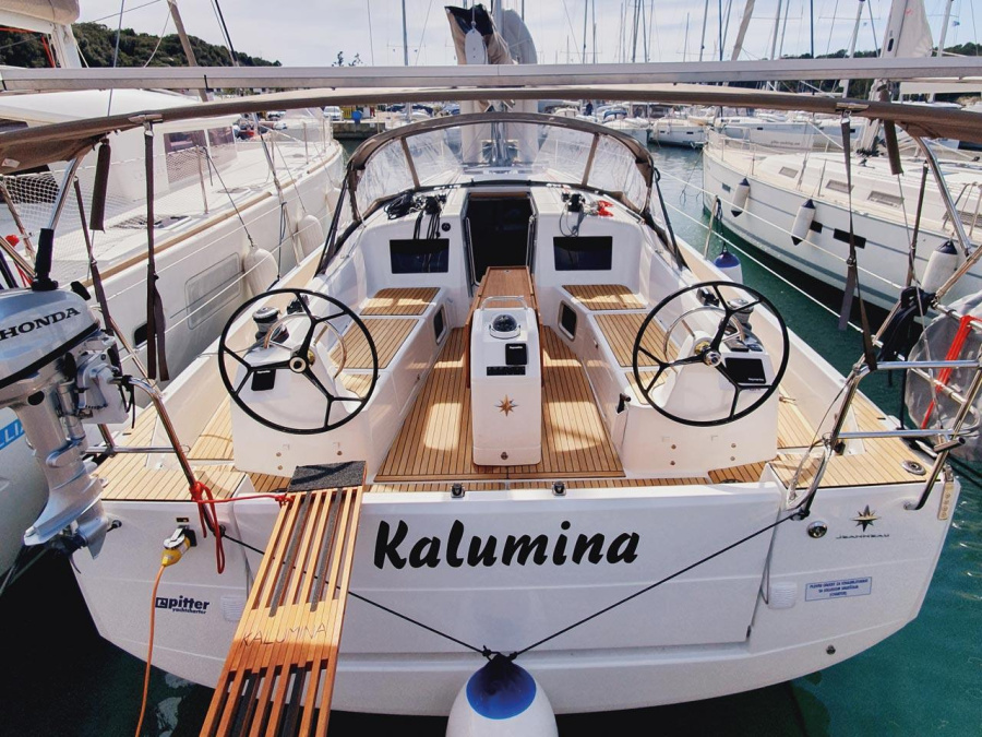 Photo #1 - Sun Odyssey 410 - 3 cab. (Kalumina) en Marina Hramina - 31483