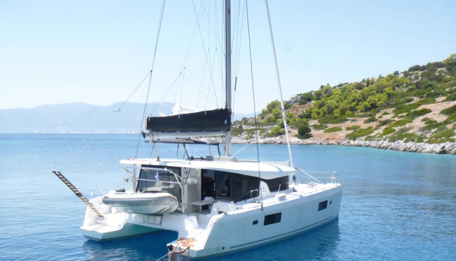 Photo #1 - Lagoon 42 - 4 + 2 cab. (Alexandros) en Athens, Alimos marina - 31777