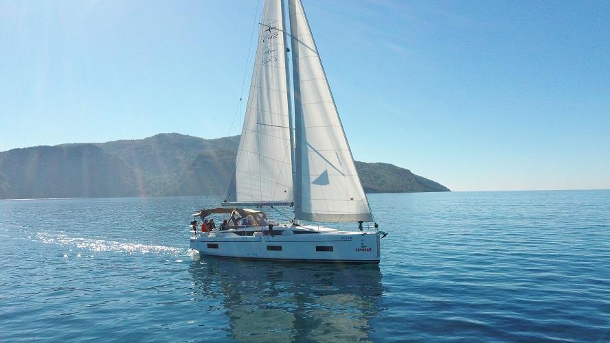 Photo #1 - Bavaria C42 (Fiesta) en Yacht Classic Hotel Marina - 31965