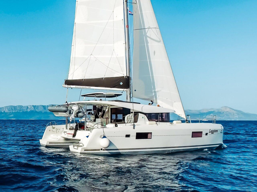 Photo #1 - Lagoon 42 - 4 + 2 cab. (Leggiero) en Marina Frapa - 32821