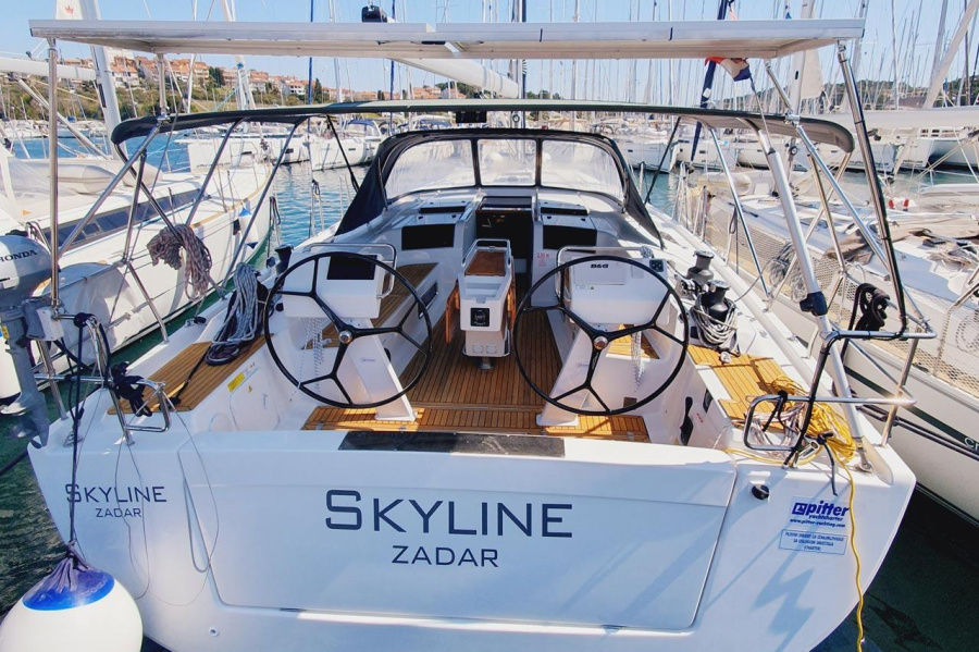 Photo #1 - Hanse 505 - 5 + 1 cab. (Skyline) en Marina Punat - 32856