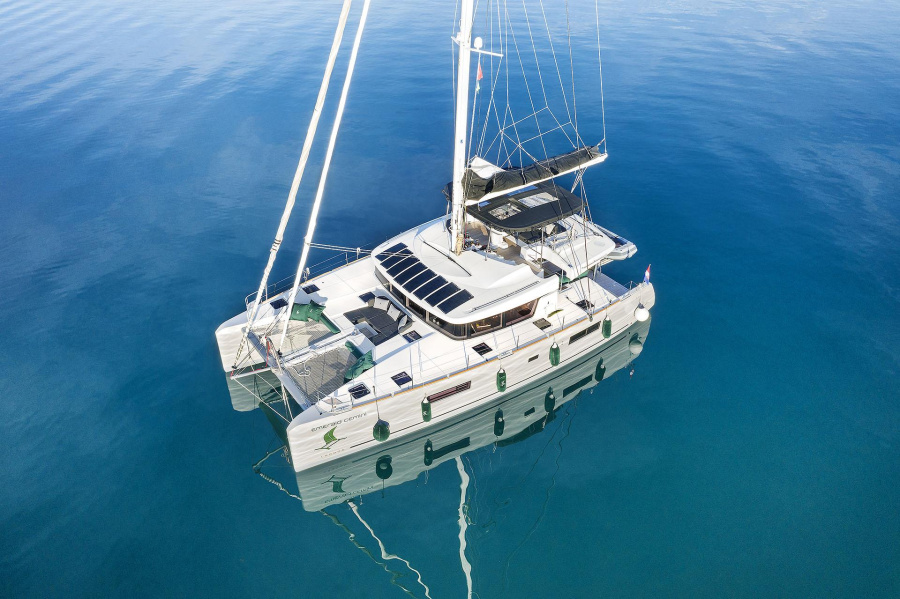 Photo #1 - Lagoon 52 F OW - 3 + 2 cab. (Emerald Gemini) en Marina - 32863