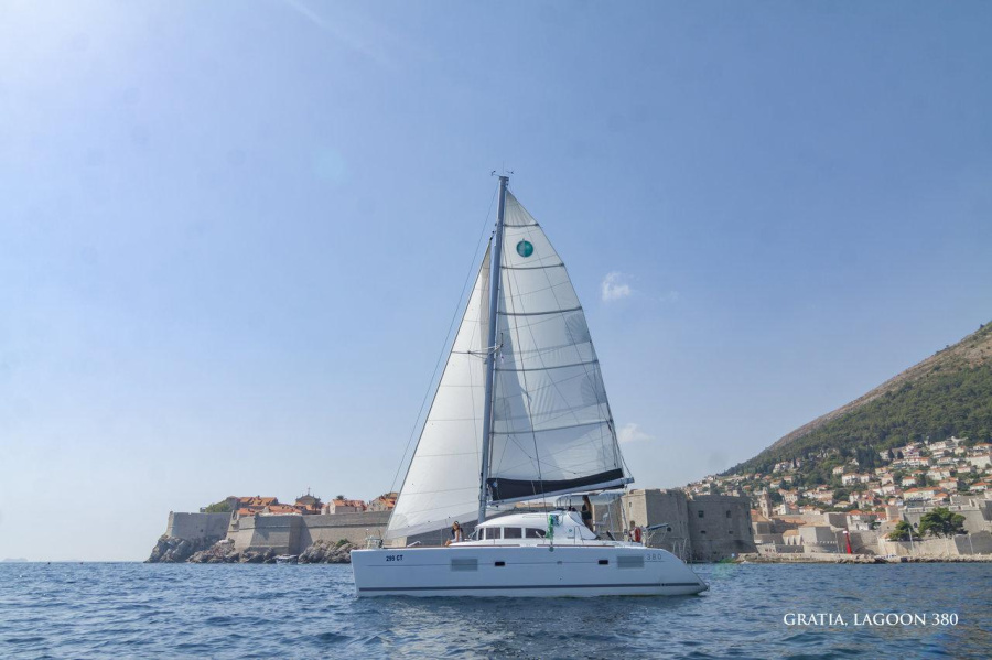 Photo #1 - Lagoon 380 - 4 cab. (Gratia) en Komolac, ACI Marina - 33347