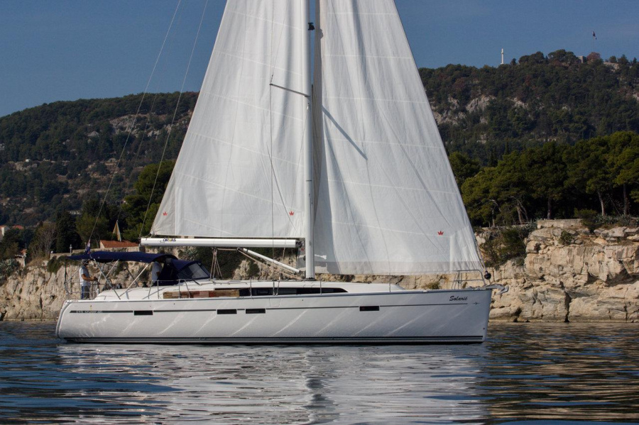 Photo #1 - Bavaria Cruiser 46 - 4 cab. (Solarić) en ACI Marina - 33486