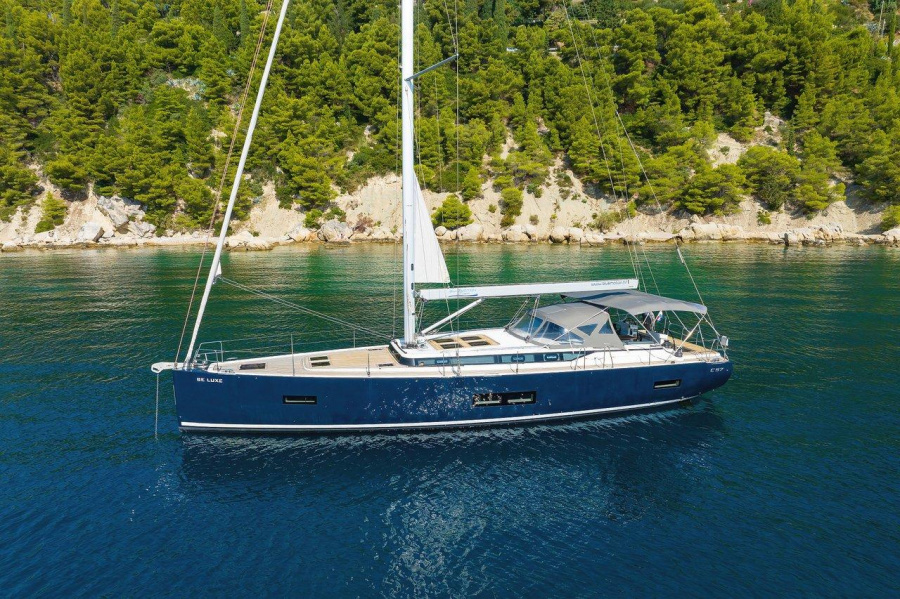 Photo #1 - Bavaria C57 - 3 + 1 cab. (BE Luxe) en ACI Marina - 33487