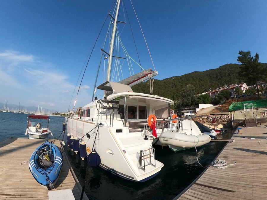 Photo #1 - Lagoon 400 S2 - 4 + 2 cab. (Suncity 2) en Yacht Club Mai - 33712