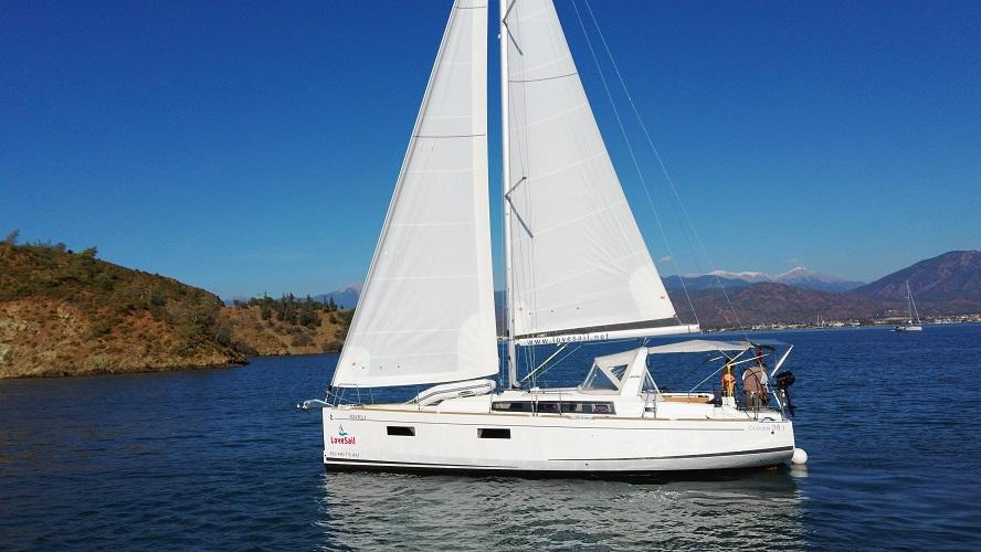 Photo #1 - Oceanis 38.1 (Rosa Bella) en Yacht Classic Hotel Marina - 33803