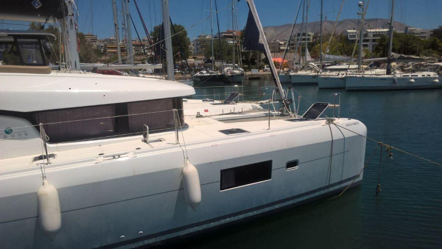 Photo #1 - Lagoon 42 - 4 + 2 cab. (Aeolian Breeze) en Marina - 34015