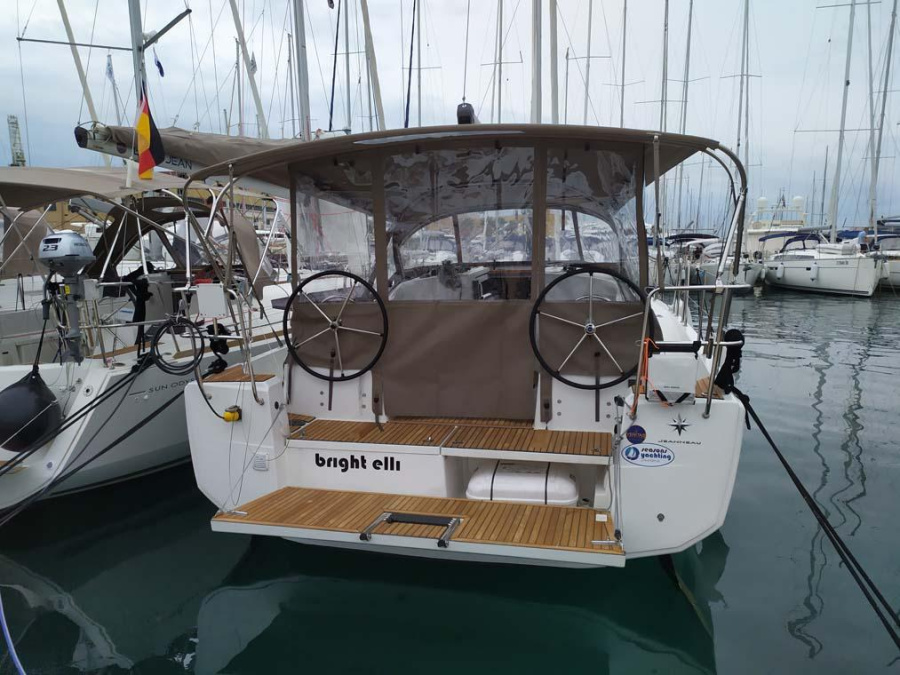 Photo #1 - Sun Odyssey 380 - 3 cab. (Bright Elli) en ACI Marina - 34305