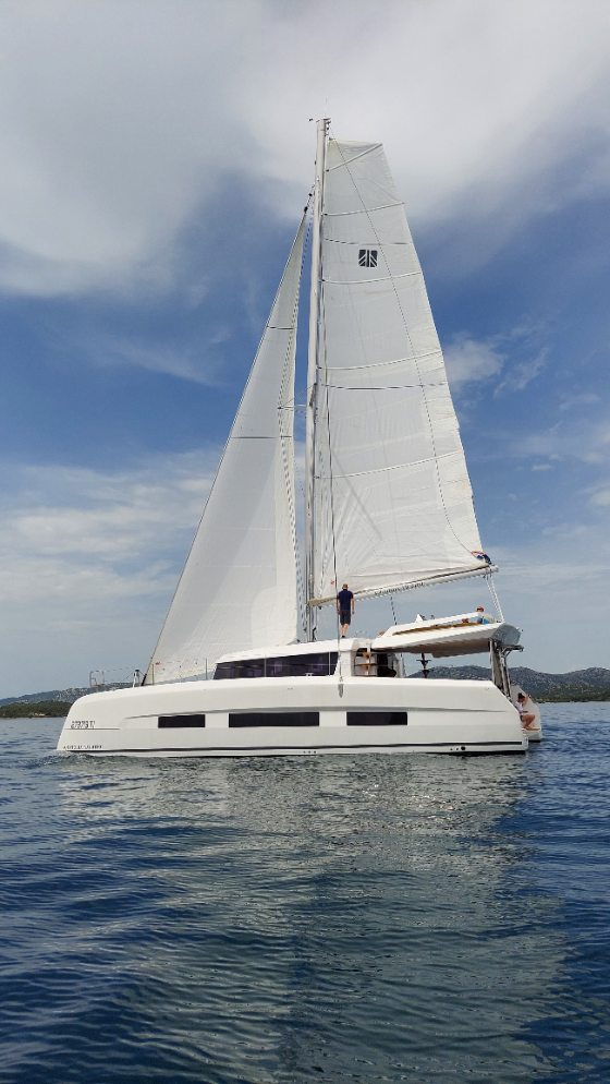 Photo #1 - Dufour 48 Catamaran - 5 + 1 cab. (Nirvana) en Marina - 34523