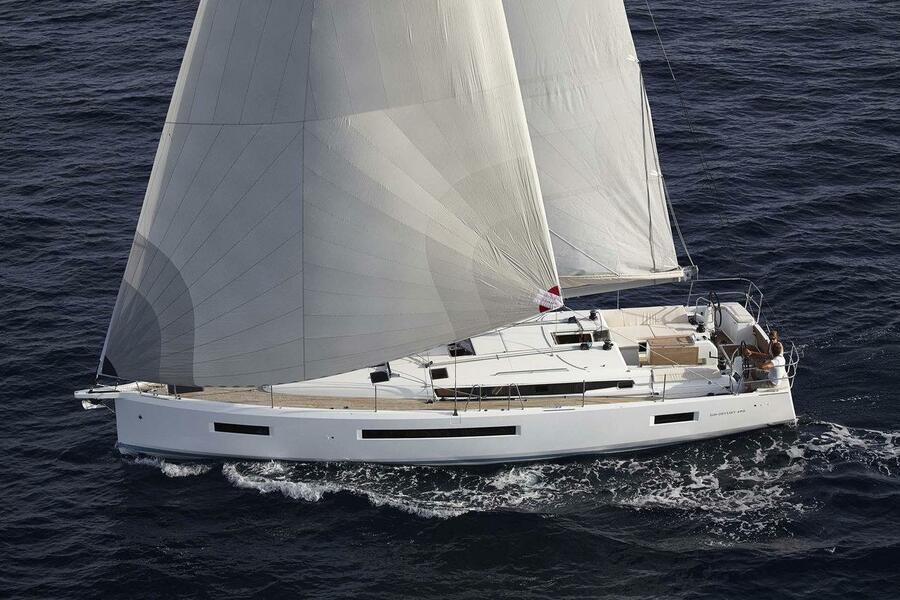 Photo #1 - Sun Odyssey 490 - 4 + 1 cab. (Bellatrix) en Main Port - 34535