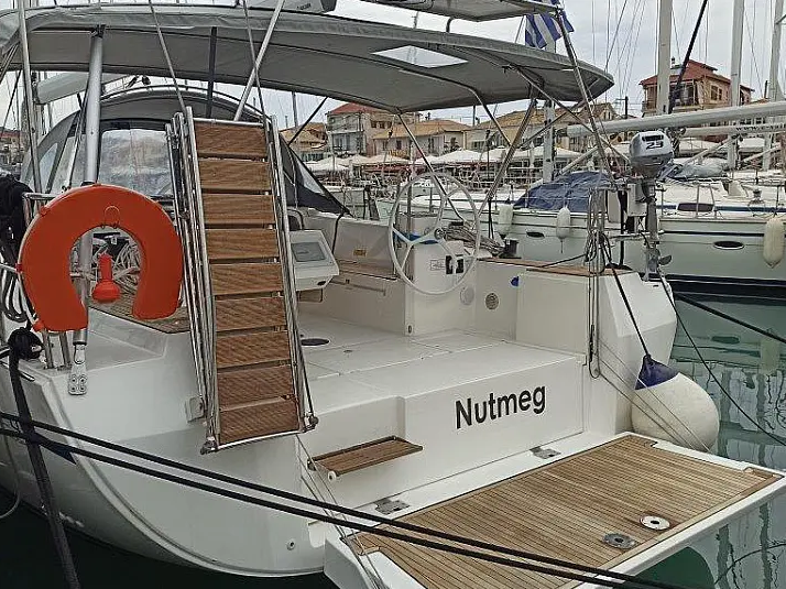 Photo #1 - Bavaria C45 - 4 cab. (Nutmeg) en Lefkas main port - 34736