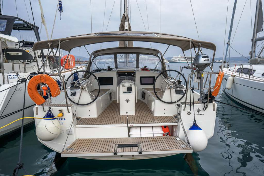 Photo #1 - Sun Odyssey 410 - 3 cab. (Della Grazia) en main port - 34843
