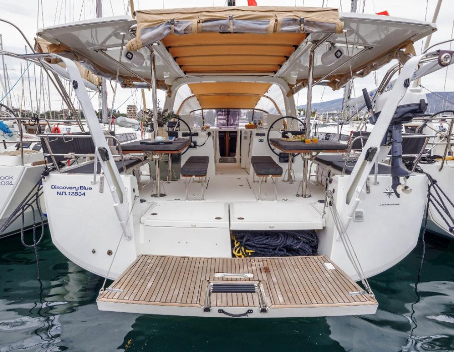 Photo #1 - Sun Loft 47 - 6 + 1 cab. (Discovery Blue) en Athens, Attica, Marina - 34918