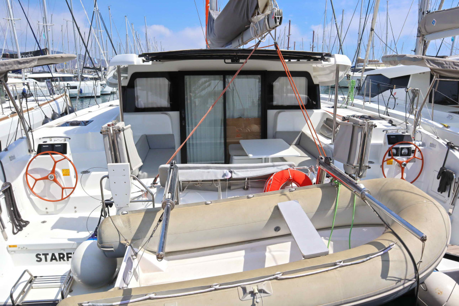 Photo #1 - Excess 11 - 4 + 1 + 1 cab. (Starfish) en Athens, Attica, Marina - 35114